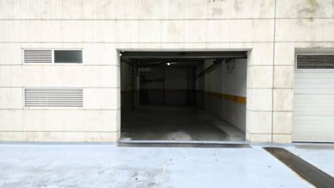 Apartamento T2 - Parque das Nações, zona Sul - Localização privilegiada (Junto à Marina) com parqueamento.