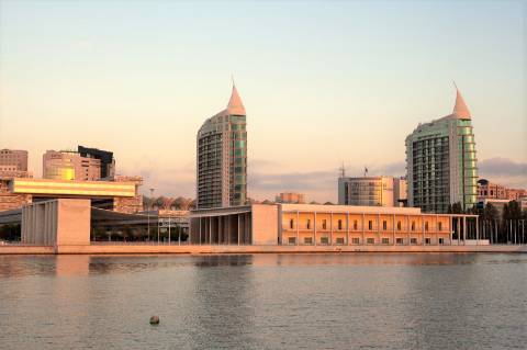 Apartamento T2 - Parque das Nações, zona Sul - Localização privilegiada (Junto à Marina) com parqueamento.