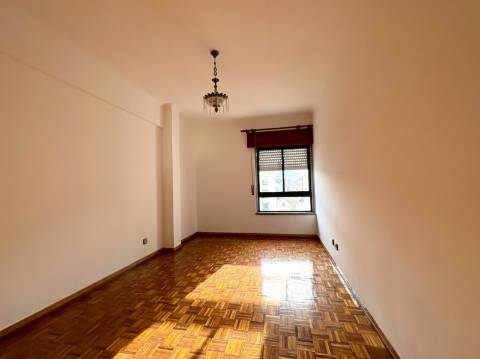 Apartamento T2 - Arrecadação - Lourel