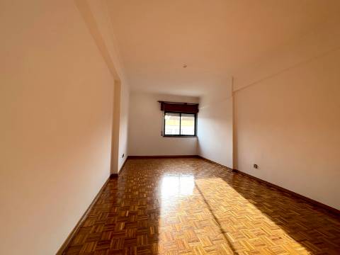 Apartamento T2 - Arrecadação - Lourel