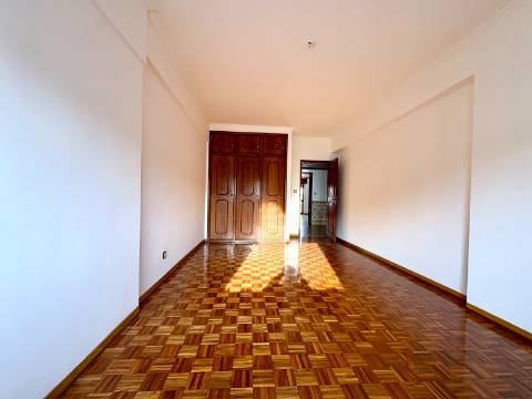 Apartamento T2 - Arrecadação - Lourel