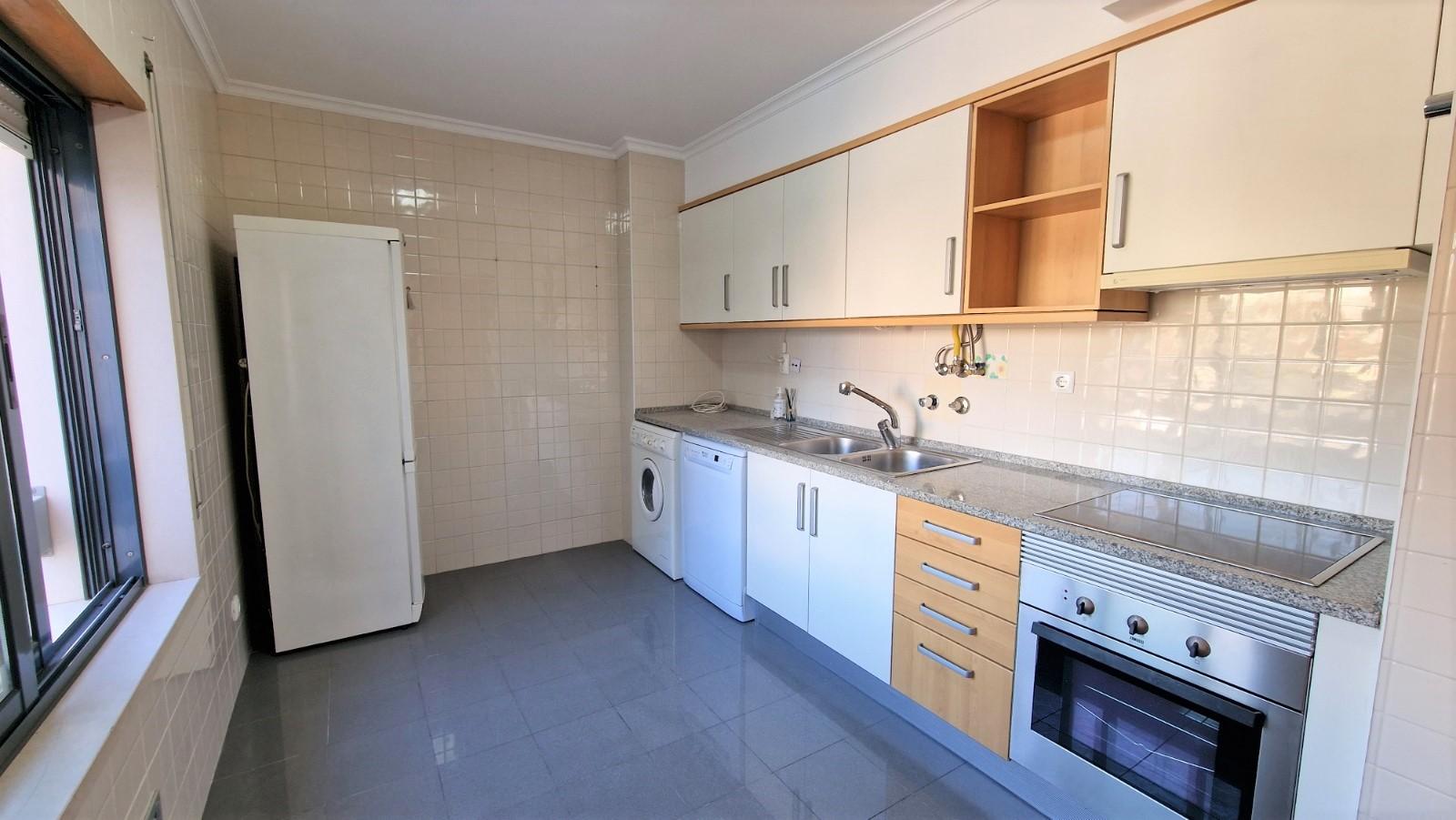 Apartamento T1 com Parqueamento - Avenida de Berlim.