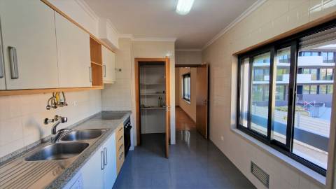 Apartamento T1 com Parqueamento - Avenida de Berlim.