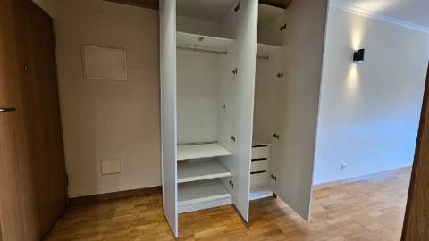 Apartamento T1 com Parqueamento - Avenida de Berlim.