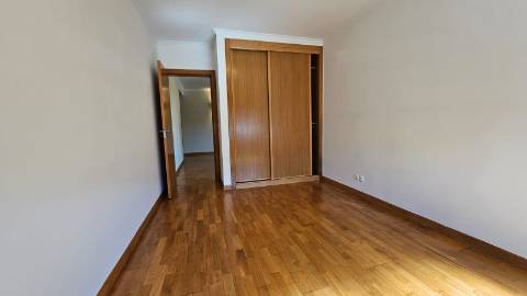 Apartamento T1 com Parqueamento - Avenida de Berlim.