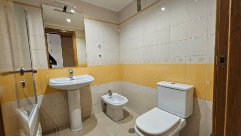 Apartamento T1 com Parqueamento - Avenida de Berlim.