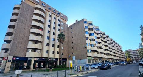 Apartamento T4 - Box - Alverca