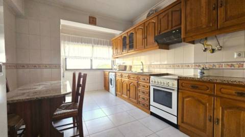 Apartamento T4 - Box - Alverca
