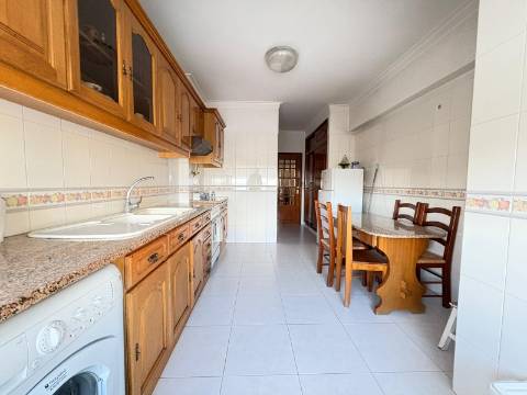 Apartamento T4 - Box - Alverca