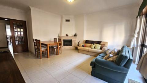 Apartamento T4 - Box - Alverca