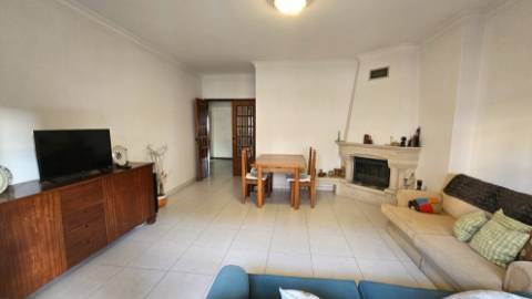 Apartamento T4 - Box - Alverca