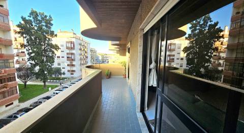 Apartamento T4 - Box - Alverca