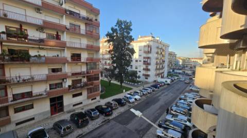 Apartamento T4 - Box - Alverca