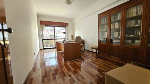 Apartamento T4 - Box - Alverca