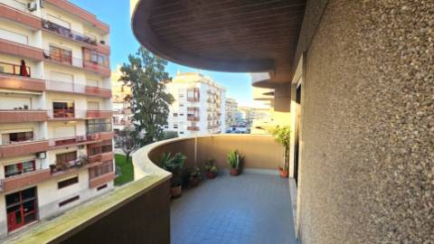Apartamento T4 - Box - Alverca