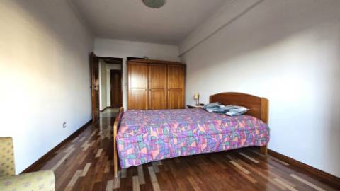 Apartamento T4 - Box - Alverca