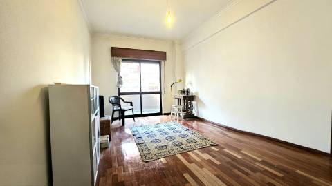 Apartamento T4 - Box - Alverca