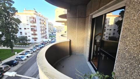Apartamento T4 - Box - Alverca