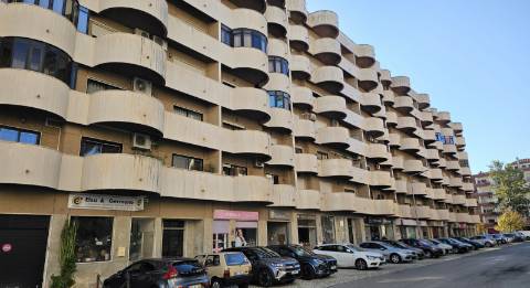 Apartamento T4 - Box - Alverca