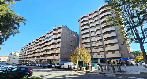 Apartamento T4 - Box - Alverca