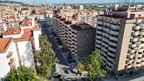 Apartamento T4 - Box - Alverca