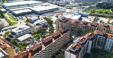 Apartamento T4 - Box - Alverca