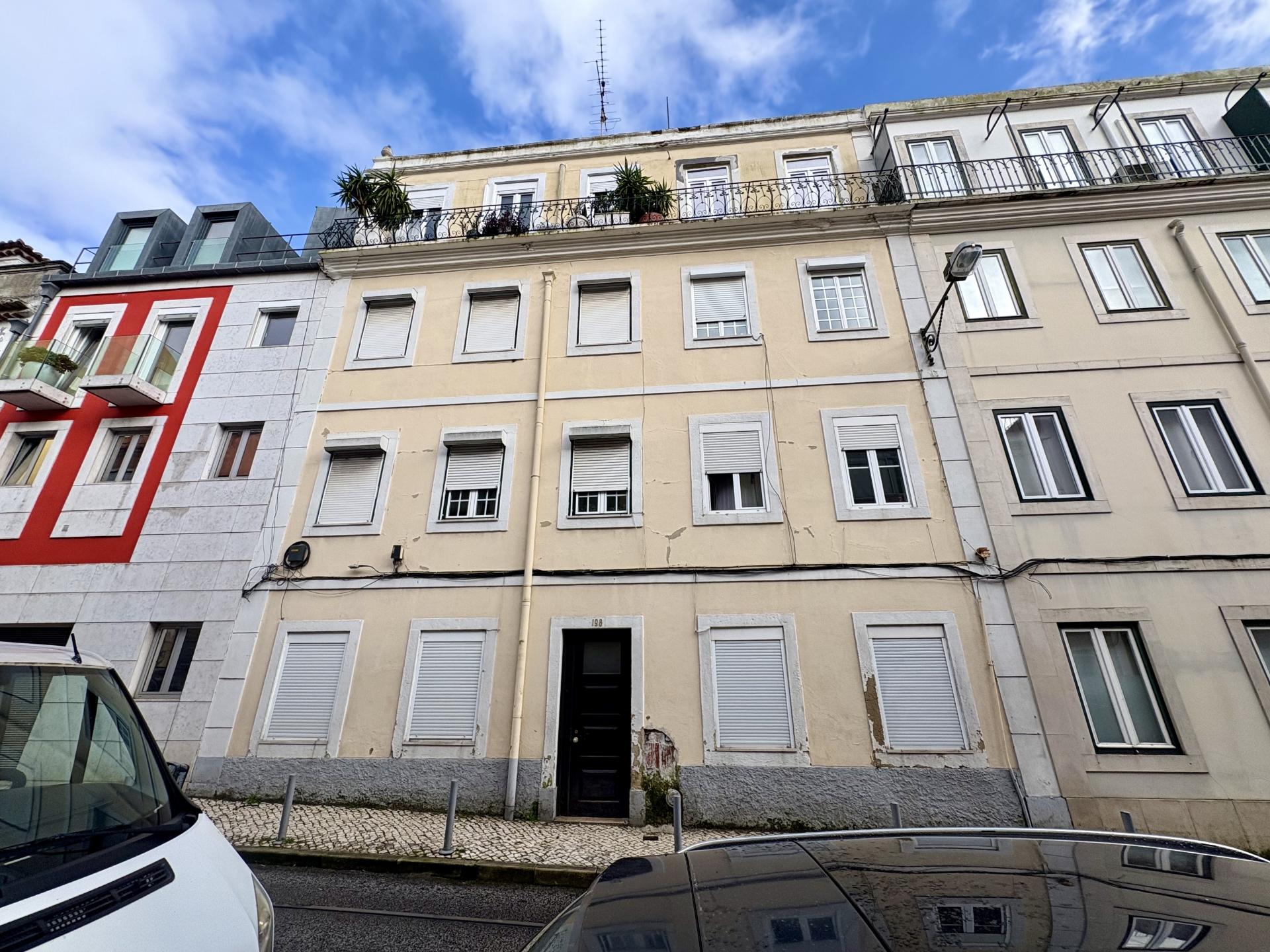 Apartamento T2 - Totalmente Remodelado - Campo de Ourique / Amoreiras