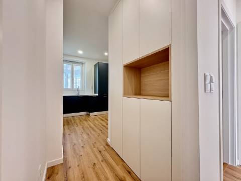 Apartamento T2 - Totalmente Remodelado - Campo de Ourique / Amoreiras