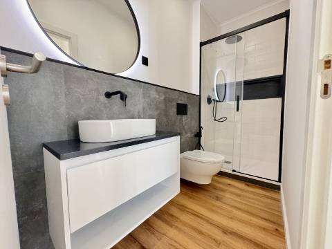 Apartamento T2 - Totalmente Remodelado - Campo de Ourique / Amoreiras