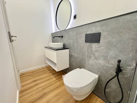 Apartamento T2 - Totalmente Remodelado - Campo de Ourique / Amoreiras