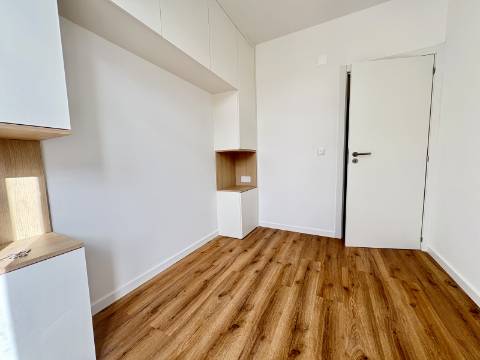 Apartamento T2 - Totalmente Remodelado - Campo de Ourique / Amoreiras