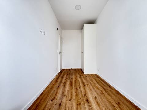 Apartamento T2 - Totalmente Remodelado - Campo de Ourique / Amoreiras