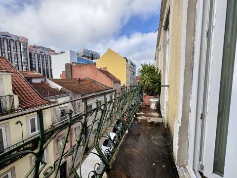 Apartamento T2 - Totalmente Remodelado - Campo de Ourique / Amoreiras