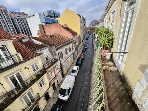 Apartamento T2 - Totalmente Remodelado - Campo de Ourique / Amoreiras