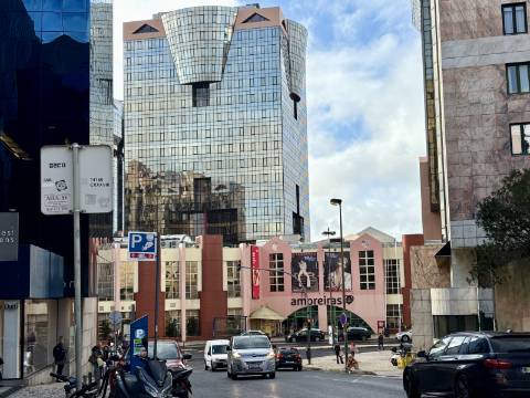 Apartamento T2 - Totalmente Remodelado - Campo de Ourique / Amoreiras