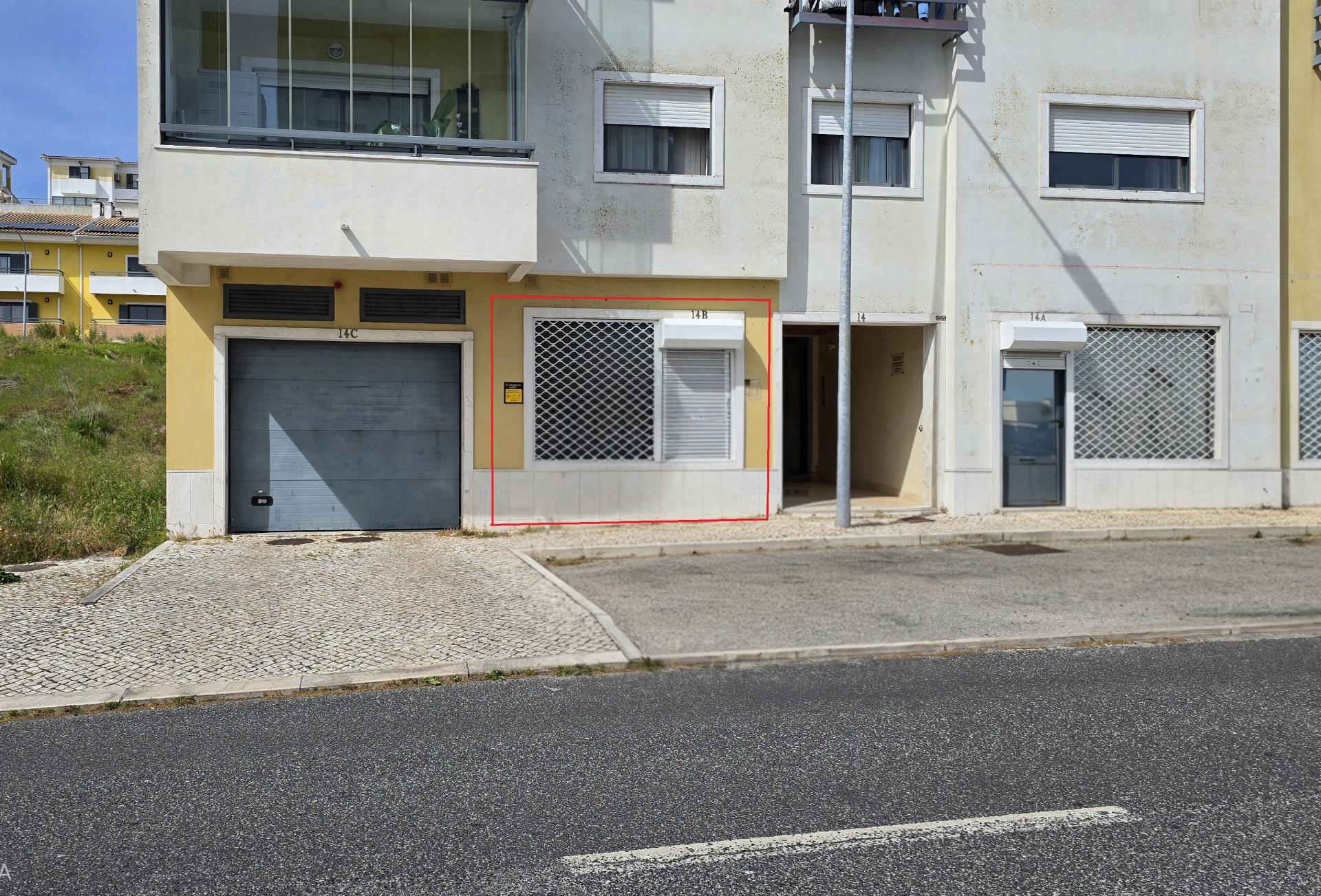 Loja para arrendamento - Urbanização Moinho do Guizo