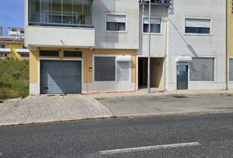 Loja para arrendamento - Urbanização Moinho do Guizo