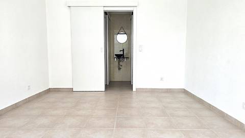 Loja para arrendamento - Urbanização Moinho do Guizo