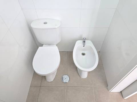 Loja para arrendamento - Urbanização Moinho do Guizo