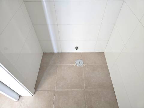 Loja para arrendamento - Urbanização Moinho do Guizo