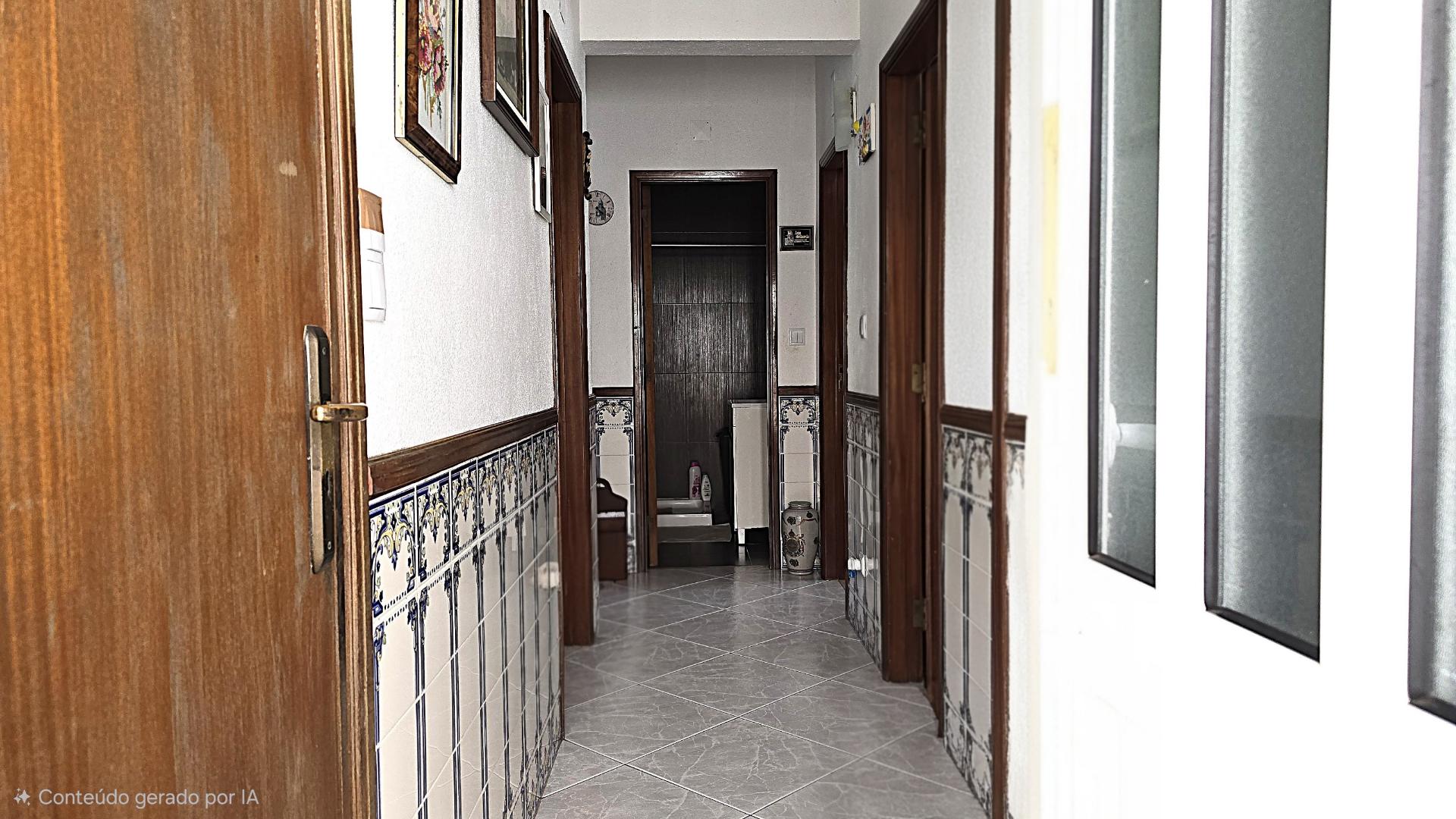 Andar de Moradia T2 com Sótão e Terraço - Bairro do Casal Novo, Caneças