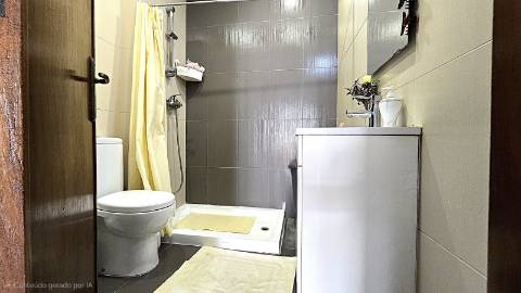 Andar de Moradia T2 com Sótão e Terraço - Bairro do Casal Novo, Caneças