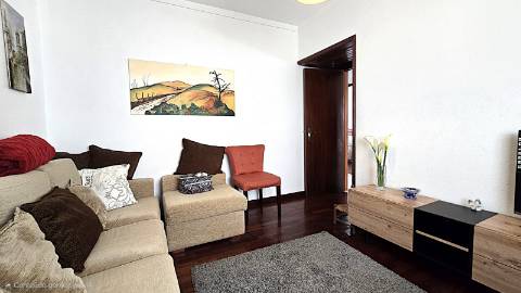 Andar de Moradia T2 com Sótão e Terraço - Bairro do Casal Novo, Caneças