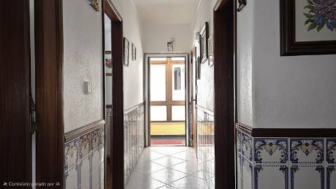 Andar de Moradia T2 com Sótão e Terraço - Bairro do Casal Novo, Caneças