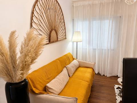 Apartamento T1 + 1 - REMODELADO - CODIVEL.