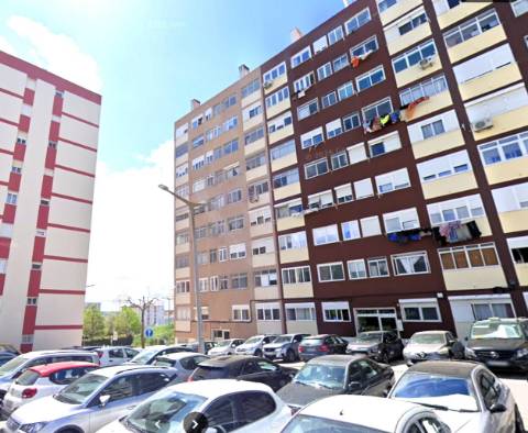 Apartamento T1 + 1 - REMODELADO - CODIVEL.
