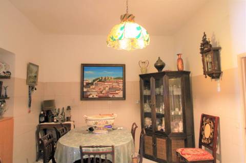 Moradia isolada com dois artigos