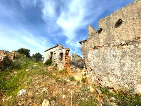 TERRENO COM RUINA, QUELFES, OLHÃO