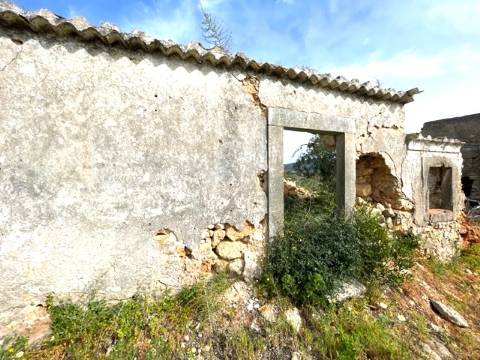 TERRENO COM RUINA, QUELFES, OLHÃO