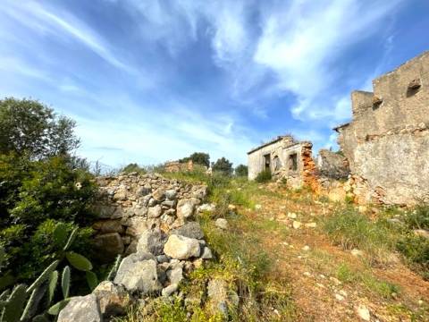 TERRENO COM RUINA, QUELFES, OLHÃO